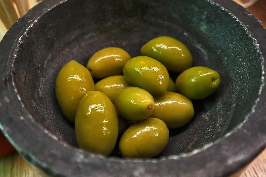 are olives acidic